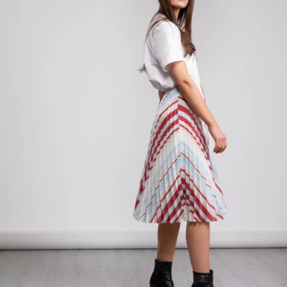 SAMSOE Red and White Chevron A-Line Skirt